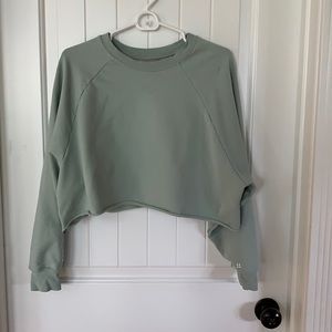 ACTA women’s small cropped long sleeve shirt